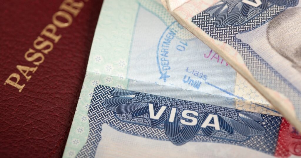 Indonesia Visa Agent vs DIY (2025): Which Is Right for You?