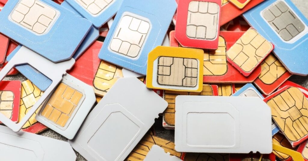 Pile of colorful SIM cards and adapters, compare Indonesia’s prepaid SIM sizes and providers.